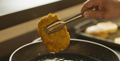 Schnitzel essen ohne Sünde – jetzt beginnt die Laborfleisch-Ära